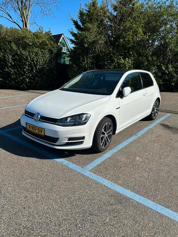Volkswagen Golf 1.4 lounge TSI 125pk BMT 5D 2015 Wit beschikbaar voor biedingen