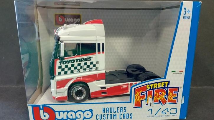 Mercedes Benz Actros Toyo tires 1:43 Bburago Burago Pol, Hobby en Vrije tijd, Modelauto's | 1:43, Zo goed als nieuw, Bus of Vrachtwagen