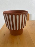 Terra cotta Bloempot met wit strepen detail Hema, Tuin en Terras, Bloempotten, Rond, Binnen, Ophalen of Verzenden, Zo goed als nieuw