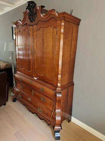 kabinet eikenhout  beschikbaar voor biedingen