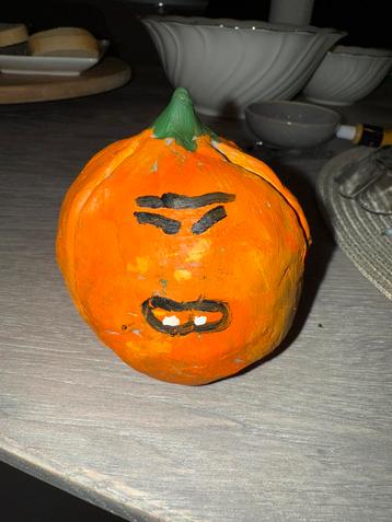 Handgemaakte kunstdecoratie met karakter beschikbaar voor biedingen