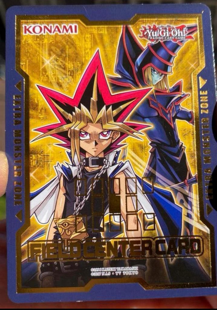 Yu-Gi-Oh! Yugi & Dark Magician Fieldcenter promo !, Hobby en Vrije tijd, Verzamelkaartspellen | Yu-gi-Oh!, Zo goed als nieuw, Losse kaart