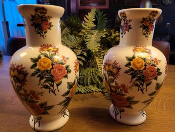 Vintage Vazen met Bloemmotief beschikbaar voor biedingen