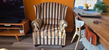 Mooie klassieke oorfauteuil – gestreept – zeer comfortabel beschikbaar voor biedingen