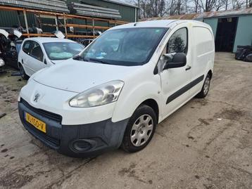 Motorkap van een Peugeot Partner (EWP) beschikbaar voor biedingen