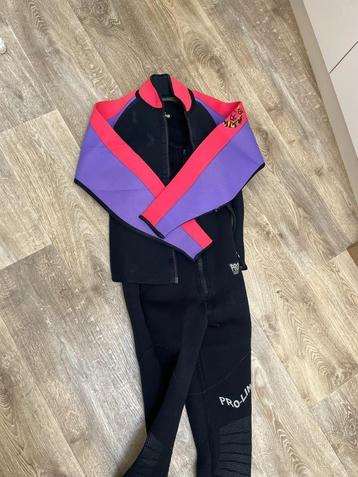 surfpak , maat 51 / 98 beschikbaar voor biedingen
