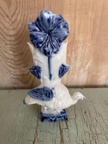 Klein blauw vaasje porselein. Vintage. Paradijsvogel / pauw. beschikbaar voor biedingen