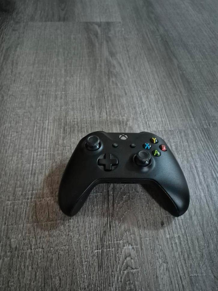 XBOX ONE CONTROLLER BLACK | XBOX ONE, Spelcomputers en Games, Games | Xbox One, Zo goed als nieuw, 3 spelers of meer, Vanaf 3 jaar