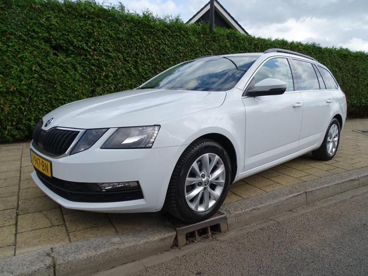 Skoda OCTAVIA 1.0 TSI BNS EDITION-Clima-Media app-Blth-Trkh-, Auto's, Skoda, Octavia, ABS, Airbags, Android Auto, Apple Carplay