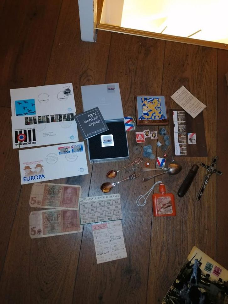 Lotje WO2 bezetting, Wehrmacht en bevrijding, Verzamelen, Militaria | Tweede Wereldoorlog, Landmacht, Embleem of Badge, Nederland