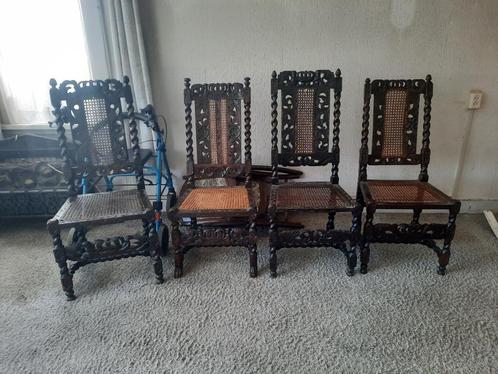 Antieke mechelse stoelen 4 eetkamer stoelen en 1 grote, Antiek en Kunst, Antiek | Meubels | Stoelen en Banken, Ophalen