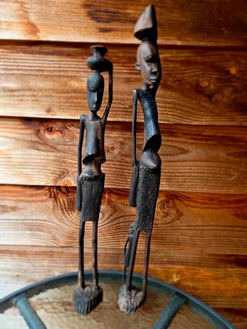 2 Afrikaanse beeldjes beschikbaar voor biedingen