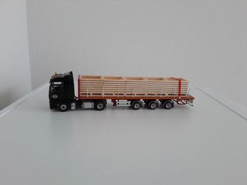 M.a.n. van Nijssen Fourages met 3 asser trailer en lading . beschikbaar voor biedingen