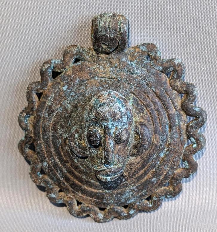 Zeldzaam!  Bronzen Dan Amulet met Maskergezicht – Ivoorkust, Antiek en Kunst, Kunst | Niet-Westerse kunst, Ophalen of Verzenden