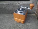 Vintage houten koffiemolen tafelkoffiemolen coffee grinder, Antiek en Kunst, Antiek | Keukenbenodigdheden, Ophalen of Verzenden