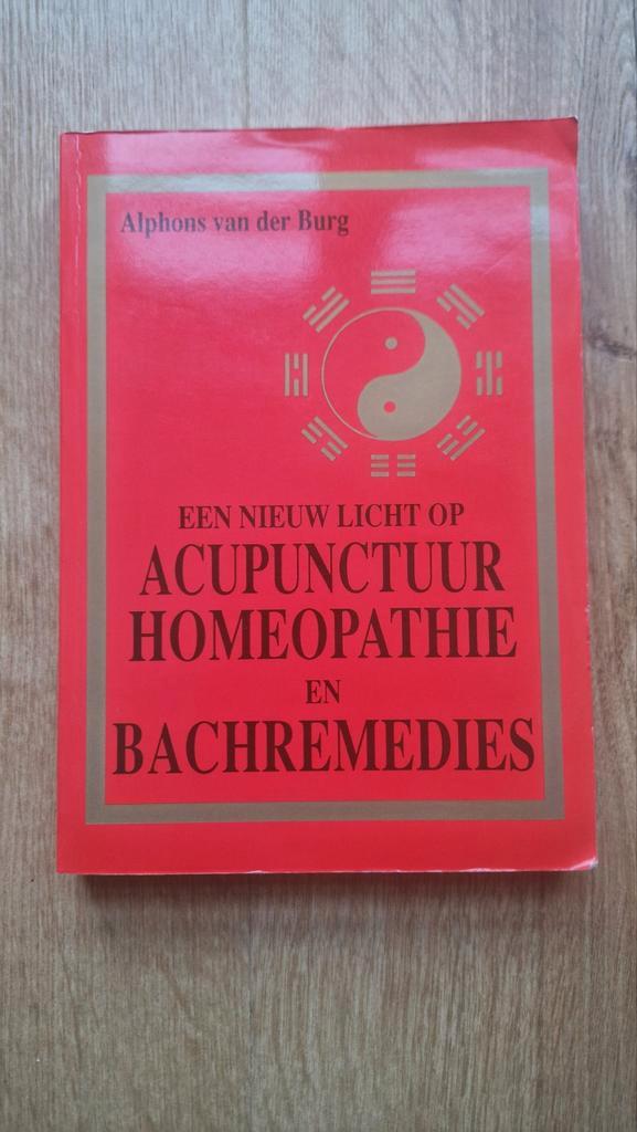 Een nieuw licht op Acupunctuur, Homeopatie en Bachremedies, Boeken, Esoterie en Spiritualiteit, Gelezen, Ophalen of Verzenden
