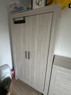 Kinder kledingkast grijs houtlook + bijpassende commode, Overige materialen, 50 tot 100 cm, Zo goed als nieuw, 150 tot 200 cm