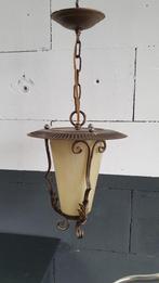 Antieke hanglamp, glazen lantaarn in metalen houder. S22, Tweedehands verkoop, Tweedehands verkoop, Gebruikt, Ophalen of Verzenden