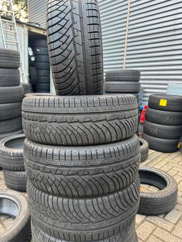 Set Michelin winterbanden 215/45/18, 215-45-18, 215 45 18 beschikbaar voor biedingen