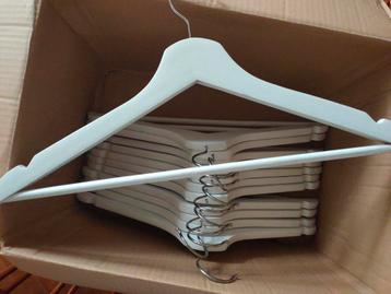 Witte Kledinghangers  beschikbaar voor biedingen