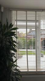 Raambekleding jaloezieën brede horizontale lamellen wit hout, Huis en Inrichting, Stoffering | Gordijnen en Lamellen, Ophalen