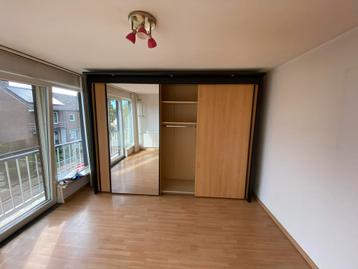 Ruime Kledingkast met Schuifdeuren beschikbaar voor biedingen