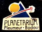 Planetarium Pleumeur-Bodou pin, Verzamelen, Speldjes, Pins en Buttons, Verzenden, Nieuw, Stad of Land, Speldje of Pin