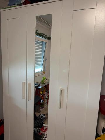 Witte Kledingkast met Spiegeldeur beschikbaar voor biedingen