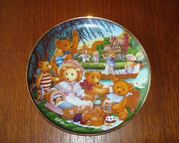 Franklin Mint A Teddy Bear Picnic Carol Lawson Bord 1991 beschikbaar voor biedingen