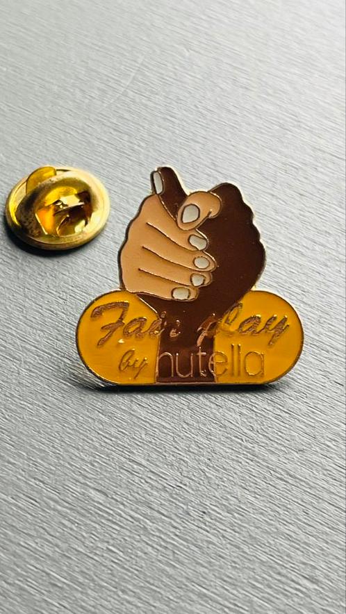 Fair play by Nutella Duo Penotti chocopasta pin, Verzamelen, Speldjes, Pins en Buttons, Zo goed als nieuw, Ophalen of Verzenden