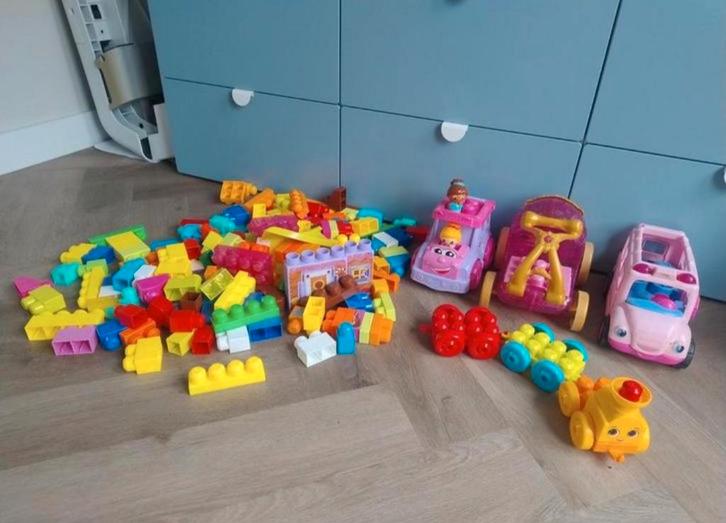 Partij Mega Bloks met auto's en trein met geluid, Kinderen en Baby's, Speelgoed | Bouwstenen, Gebruikt, Megabloks, Ophalen of Verzenden
