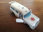 Mercedes  Benz Ambulance MATCHBOX, Ophalen of Verzenden, Zo goed als nieuw, Auto, Matchbox