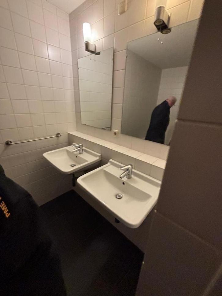 Twee wastafels duravit zonder kranen met afvoer, Huis en Inrichting, Badkamer | Badkamermeubels, Gebruikt, Wasbak of Wastafel