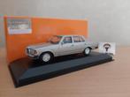 Mercedes Benz 230E (W123) 1982 zilvermetal. /Maxichamps 1:43
