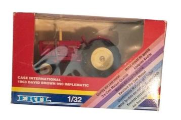 Britains 04180 DAVID BROWN 990 implematic Tractor. 1:32 beschikbaar voor biedingen