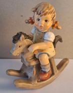 Hummel beeldje - Meisje op hobbelpaard nr. 2021, Ophalen of Verzenden, Zo goed als nieuw, Hummel