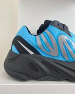 Yeezy 700 Bright Cyan MNVN - Maat 42 - Deadstock, Blauw, Nieuw, Ophalen of Verzenden, Sneakers of Gympen