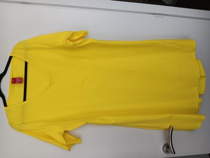 Te Koop: ONLY-M Tuniek,  mt 46. Als NIEUW.  (J-93), Kleding | Dames, Grote Maten, Zo goed als nieuw, Blouse of Tuniek, Geel, Ophalen of Verzenden