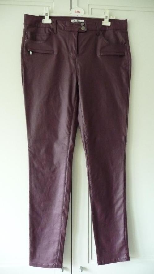 Nieuwe Broek aubergine - 44, Kleding | Dames, Broeken en Pantalons, Nieuw, Maat 42/44 (L), Paars, Lang, Ophalen of Verzenden