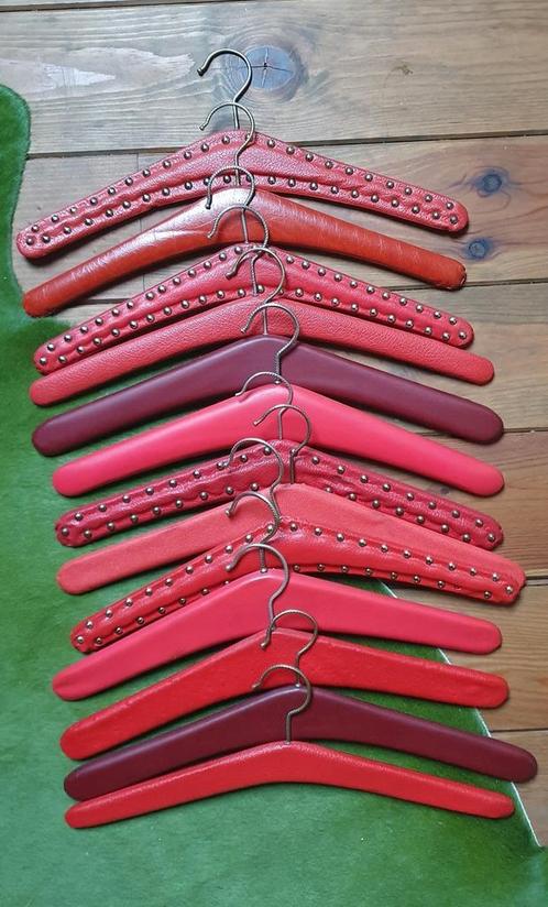 Set van 13 retro/ vintage/ seventies kledinghangers, Kleding | Dames, Kledinghangers, Gebruikt, Ophalen of Verzenden