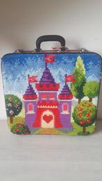 Vintage kinder logeer koffer up met kasteel borduursel, Ophalen of Verzenden, Zo goed als nieuw