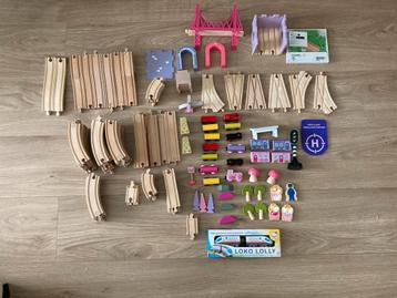 Houten treinbaan met veel accessoires  beschikbaar voor biedingen