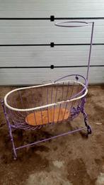 Antieke wieg. Gietijzeren en koperen details., Ophalen