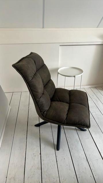 Draai fauteuil beschikbaar voor biedingen