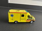 Siku Ambulance 2108 €19,-, Hobby en Vrije tijd, Modelauto's | 1:50, Ophalen of Verzenden, Zo goed als nieuw, Bus of Vrachtwagen