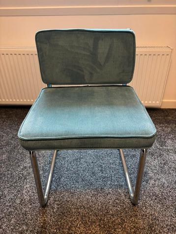 2 eetkamerstoelen van Kwantum beschikbaar voor biedingen