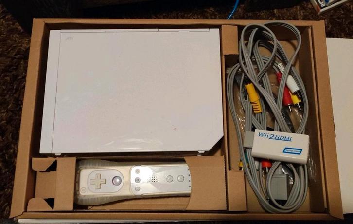 Wii met toebehoren, Spelcomputers en Games, Spelcomputers | Nintendo Wii, Zo goed als nieuw, Met 2 controllers, Met stuurtje, Ophalen of Verzenden