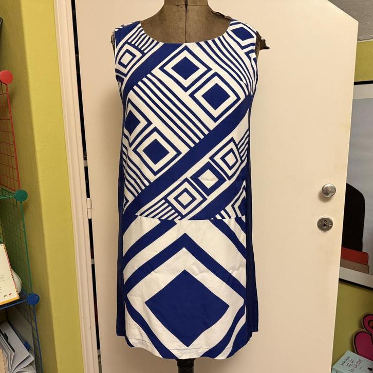 René Derhy jurk grafische motief Mt S=36 ZGAN!, Kleding | Dames, Jurken, Zo goed als nieuw, Maat 36 (S), Onder de knie, Verzenden