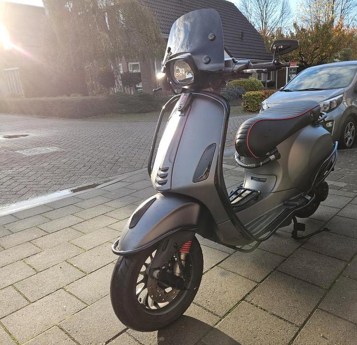 Vespa sprint 80cc - vol opties!, Fietsen en Brommers, Snorfietsen en Snorscooters, Gebruikt, Vespa, Benzine, Ophalen