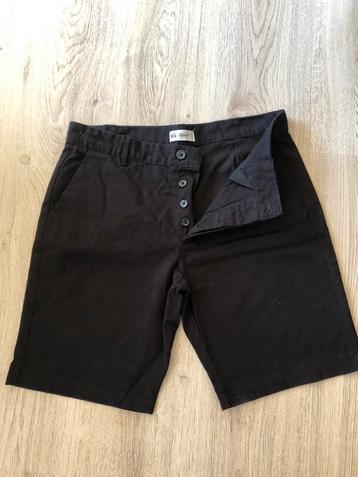 Nieuwe zwarte korte broek mt 34  beschikbaar voor biedingen